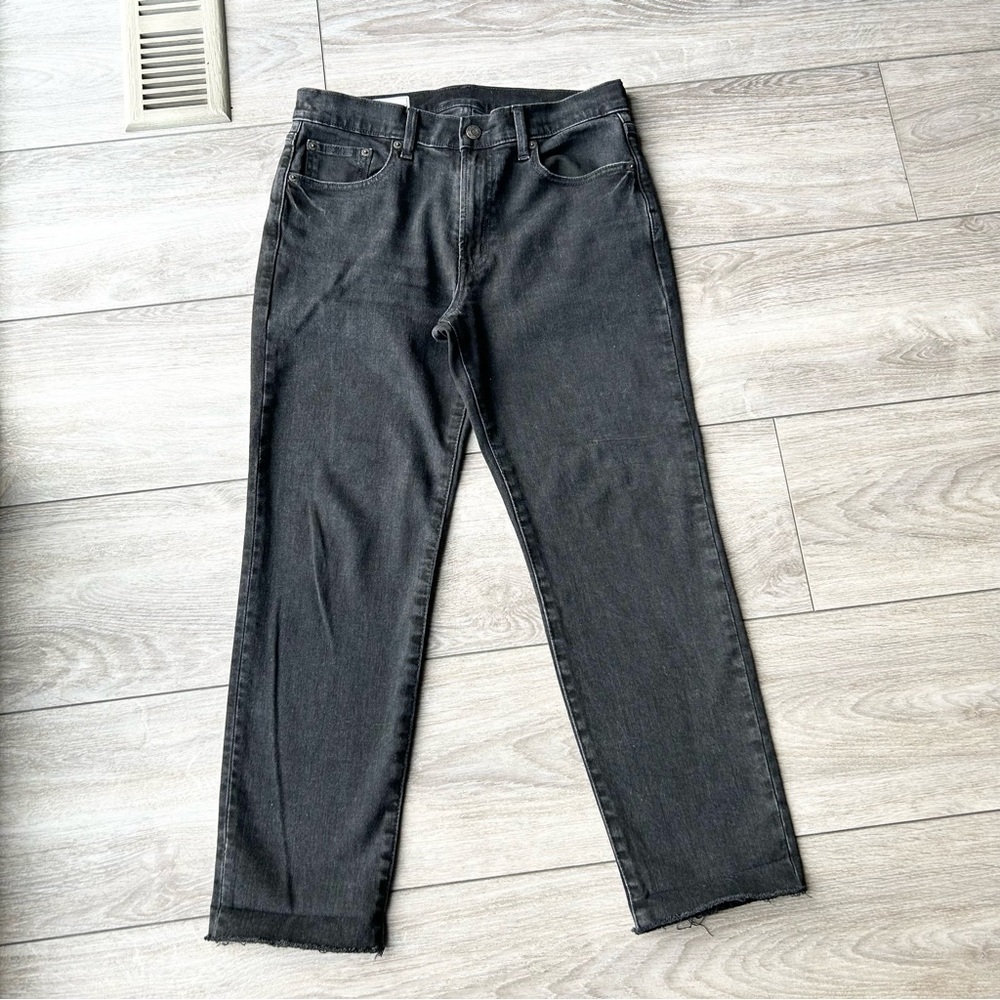 Gap Mid Rise Girlfriend Jeans  in Black Wash - Picture 2 of 15